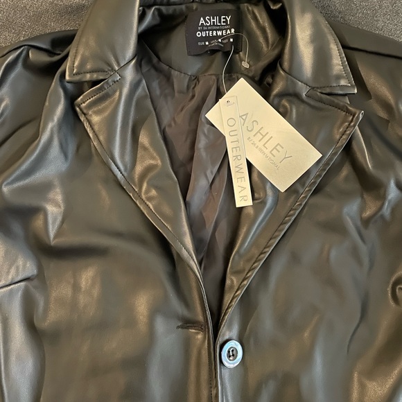 Cropped faux leather jacket - Picture 2 of 4